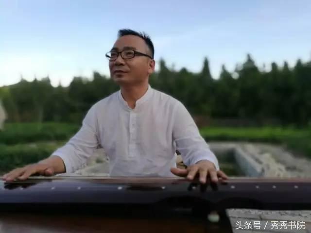 茅檐低小,溪边青草亦听书