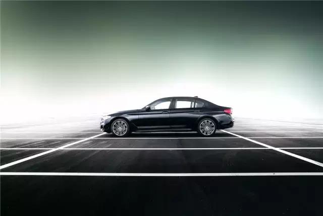 宝马5系2024新款领先版评测,宝马5系全新2024款试驾测评