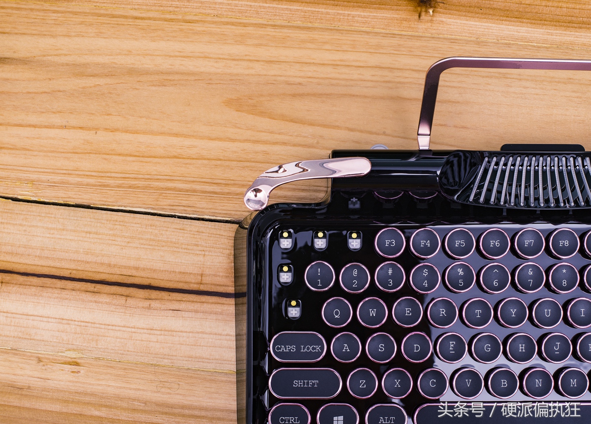 樱桃有一款铁的机械键盘,樱桃新款机械键盘