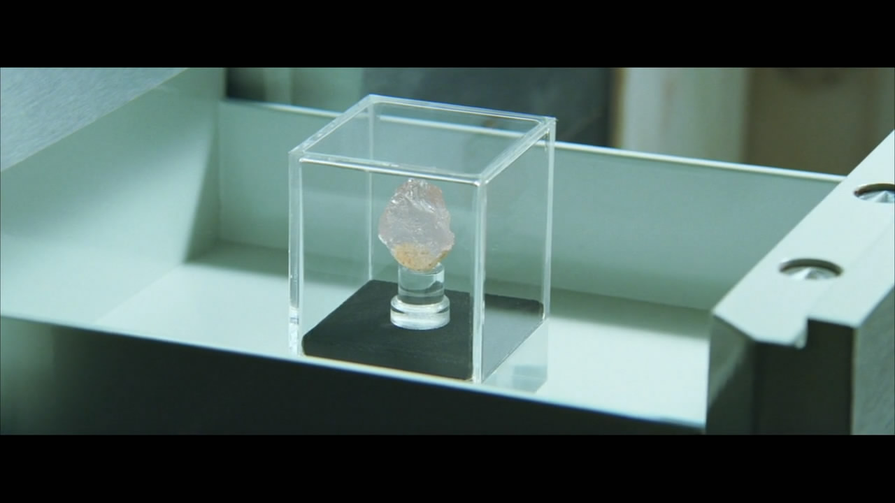 影涩电影推荐:每个美丽事物背后都是滴血的现实──《血钻》莱昂纳多告诉我们相互利用就是游戏规则