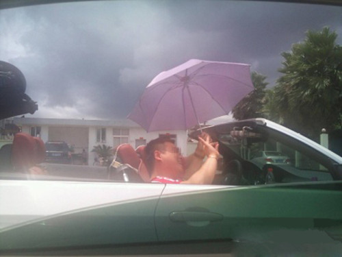 当敞篷车主遇到了下雨,下雨天汽车司机怎么应对
