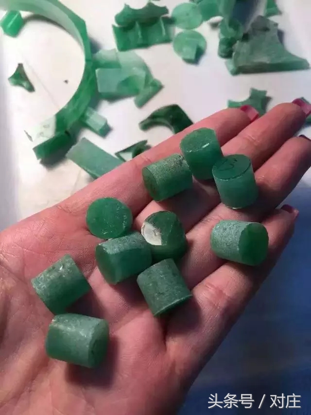 顶级翡翠毛料切割视频,翡翠极品图解