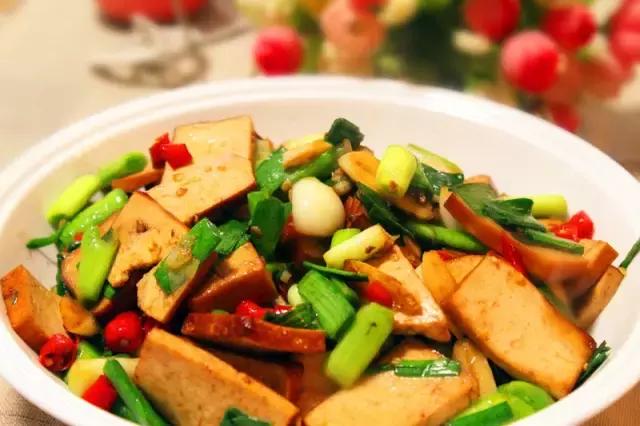 美味又好吃的香干子做法,家常美味西芹香干简单易做好下饭