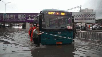 消防官兵与“海景车”的美丽邂逅