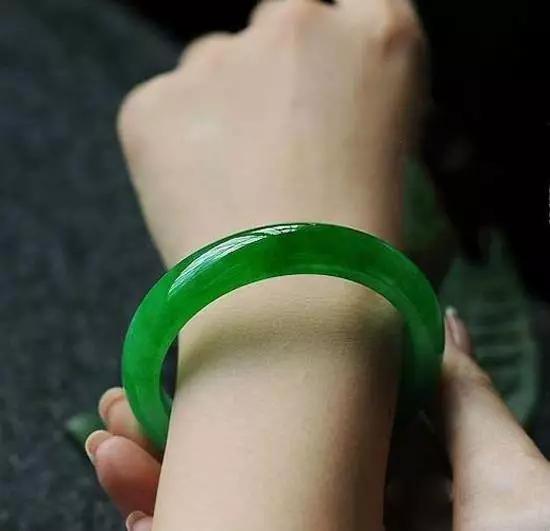 买手镯选什么样的款式好,买手镯要买什么样的比较好