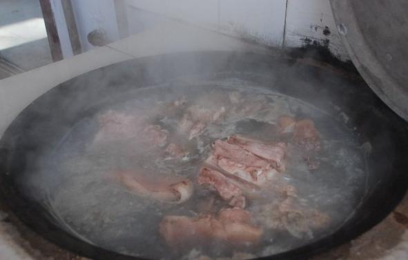 舌尖上的中国最正宗的东北杀猪菜,东北农村怀旧杀猪菜