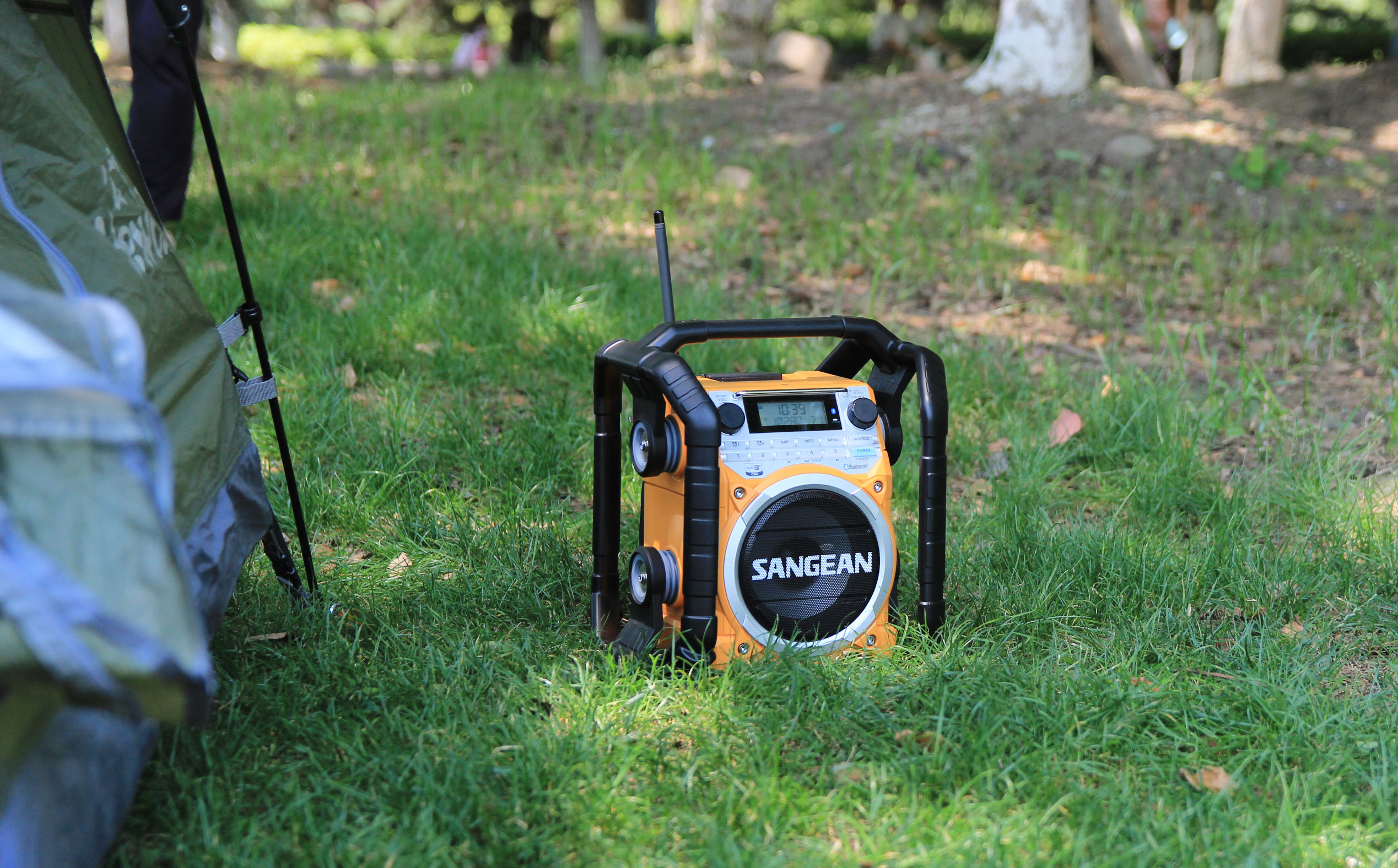 SANGEAN山进U4，被这个霸气的肌肉音响脸折服了，广场舞外放神器