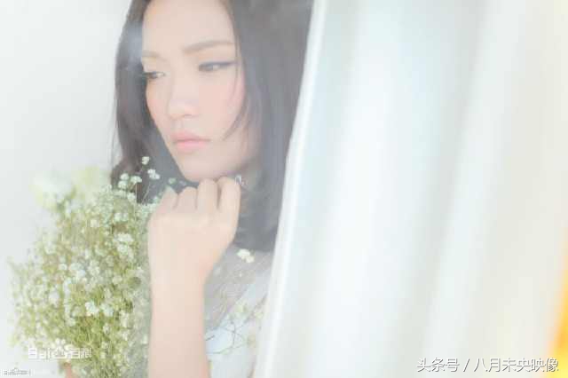 山东女医生的辞职信里写的其实是庄心妍唱过的一首歌中的歌词，不但歌好听，长得也很有范儿，进来看摄影大片