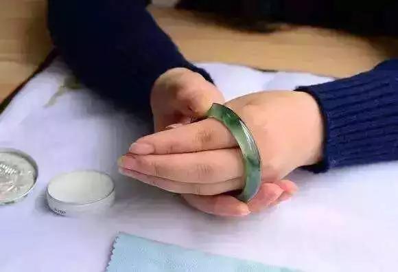 买手镯选什么样的款式好,买手镯要买什么样的比较好