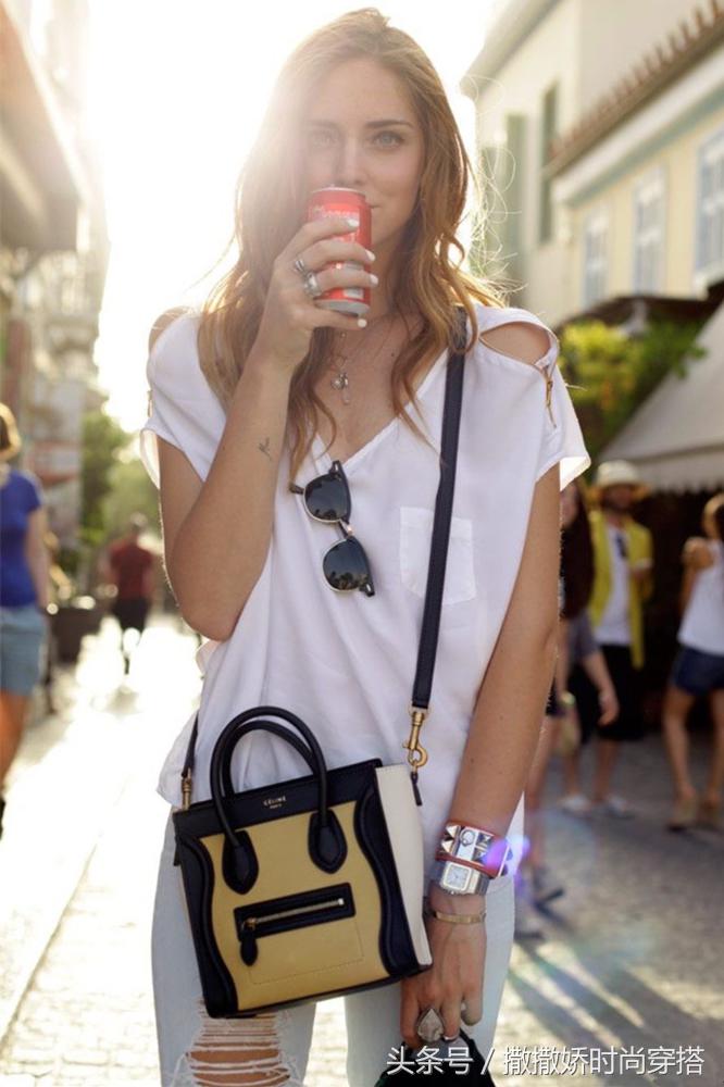 你说Celine“笑脸包”out了?绝对的No!