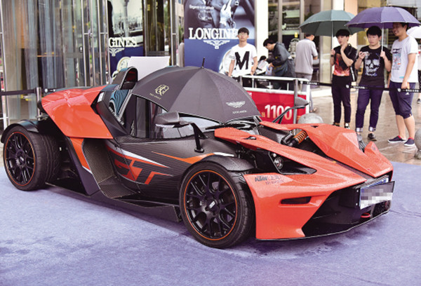 当敞篷车主遇到了下雨,下雨天汽车司机怎么应对