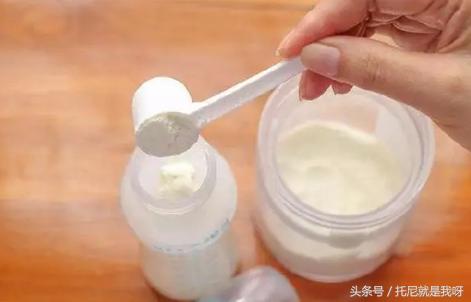 奶粉泡太浓致小宝宝肠子坏死,奶奶给宝宝喝错奶粉