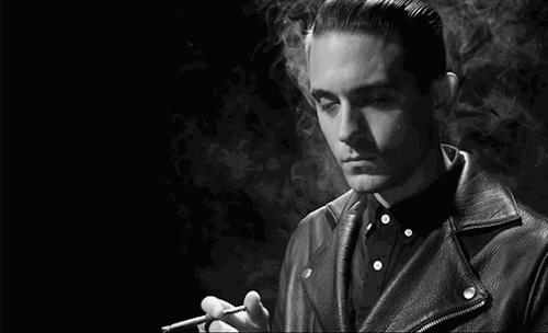 什么样的vans一看就是正品,同一款vans价钱不一样区别在哪