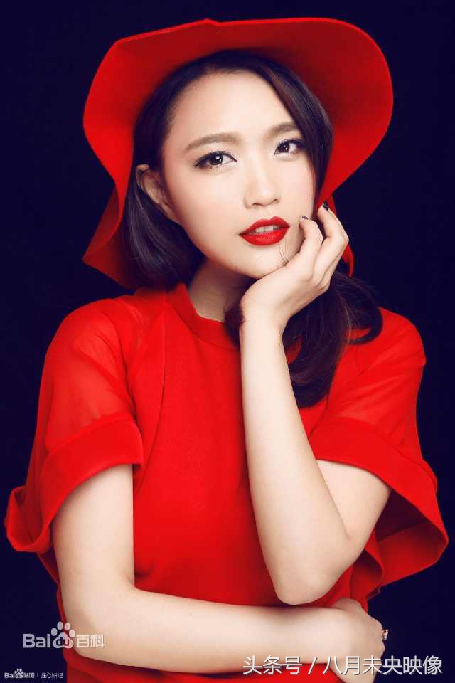 山东女医生的辞职信里写的其实是庄心妍唱过的一首歌中的歌词，不但歌好听，长得也很有范儿，进来看摄影大片