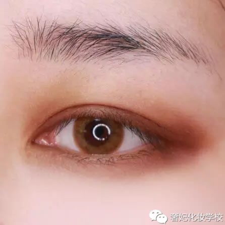 戚薇的妆容教程,戚薇湿发烟熏妆