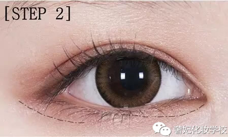 戚薇的妆容教程,戚薇湿发烟熏妆