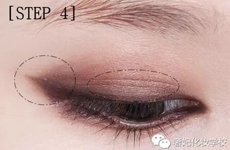 戚薇的妆容教程,戚薇湿发烟熏妆