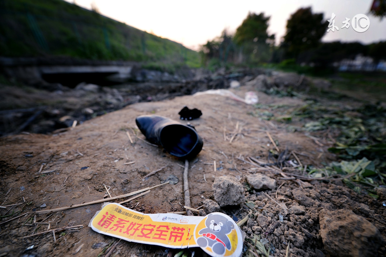 胳膊有伤痕夏天如何穿衣,穿着衣服擦伤怎么处理