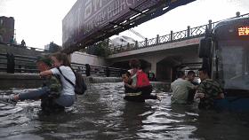 消防官兵与“海景车”的美丽邂逅