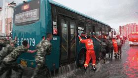 消防官兵与“海景车”的美丽邂逅