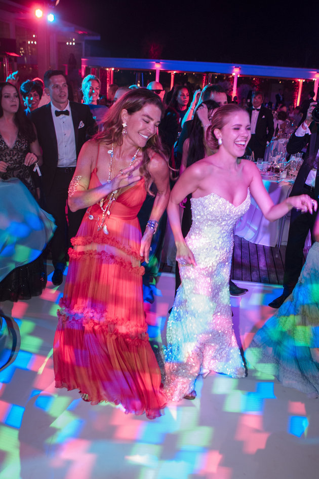 钻石,水晶还是含铅玻璃?施华洛世奇女继承人婚戒之谜