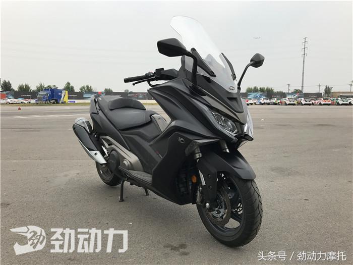 光阳赛艇400和ak550哪个好,光阳赛艇400对比光阳ak550