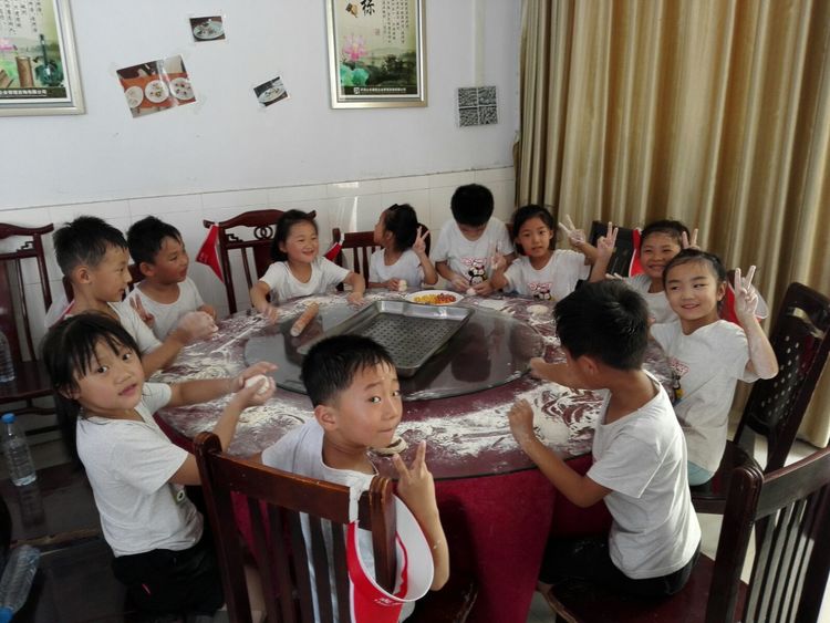 幼儿园毕业班夏令营活动,幼儿园大班毕业夏令营走进小学