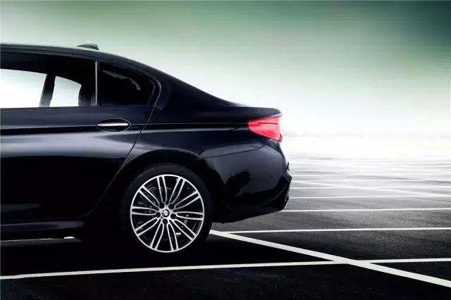 宝马5系2024新款领先版评测,宝马5系全新2024款试驾测评