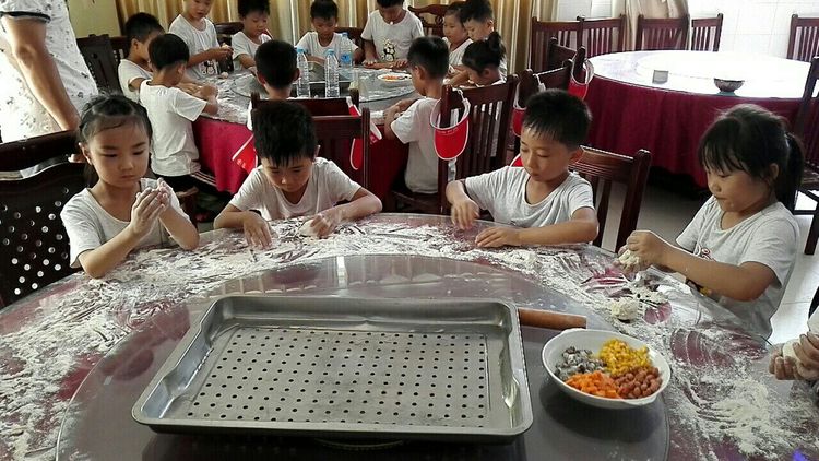 幼儿园毕业班夏令营活动,幼儿园大班毕业夏令营走进小学