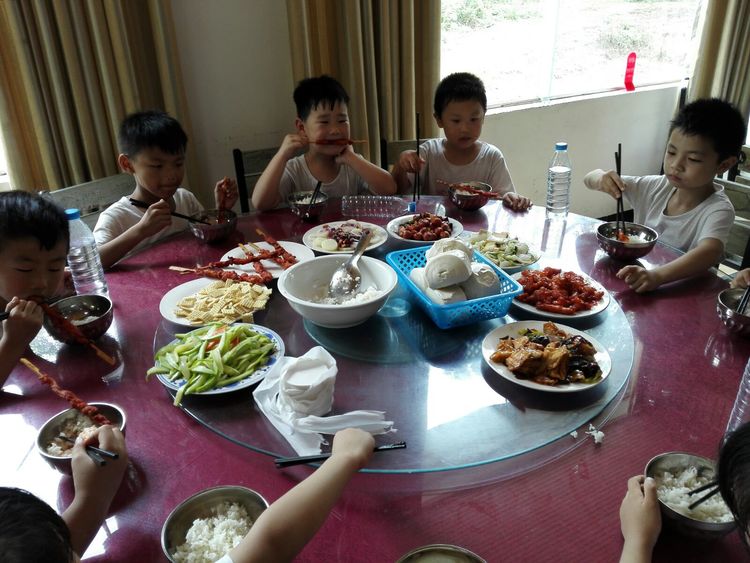 幼儿园毕业班夏令营活动,幼儿园大班毕业夏令营走进小学