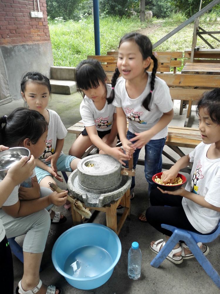 幼儿园毕业班夏令营活动,幼儿园大班毕业夏令营走进小学
