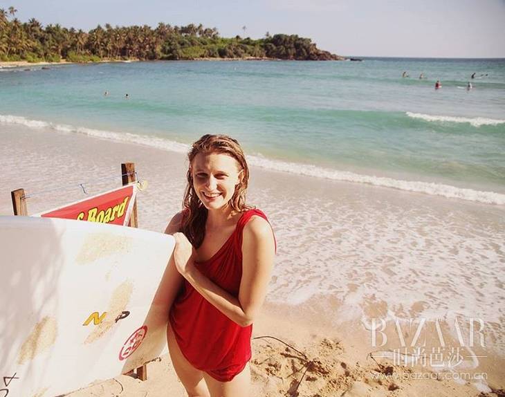 旅行照这么摆pose就很好看,出门旅游拍照姿势ins