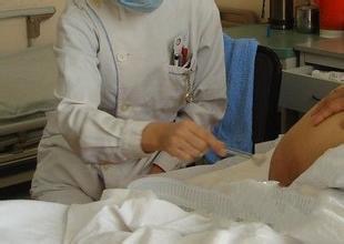 剖腹产伤口缝合和医生有关系吗,剖腹产刀口有个洞一直不愈合