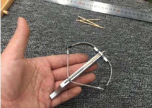 小学门口的违禁东西,小学门口危险