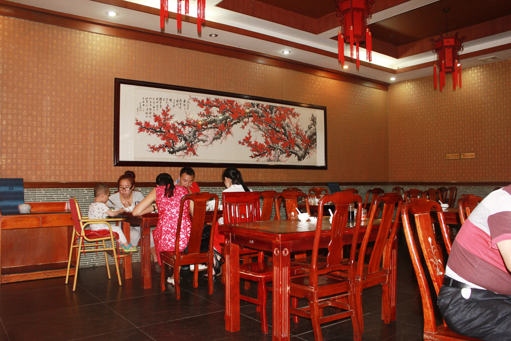 请客推荐去哪个饭店,三亚适合十个人聚餐的餐厅推荐