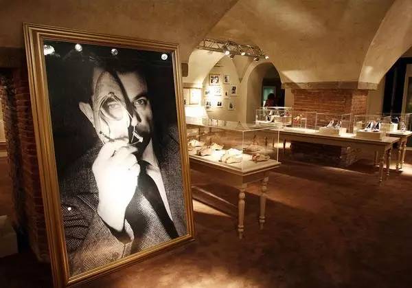 赤足小子的逆袭——隐形凉鞋背后的传奇（下）