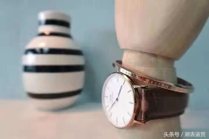 dw手表说明书第四页真假辨别,dw手表怎样验真假