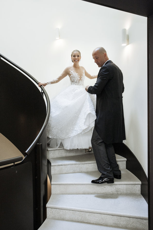 钻石,水晶还是含铅玻璃?施华洛世奇女继承人婚戒之谜