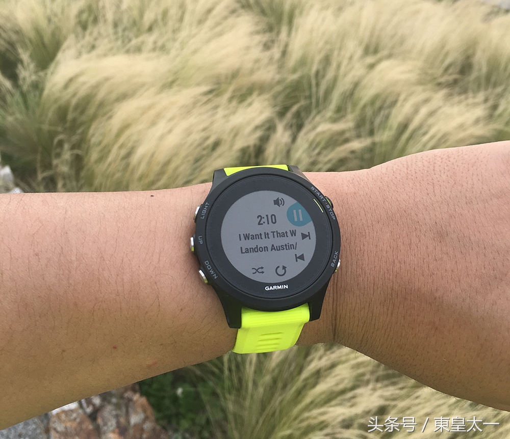 续航能力超长的运动手表,佳明935与watch4