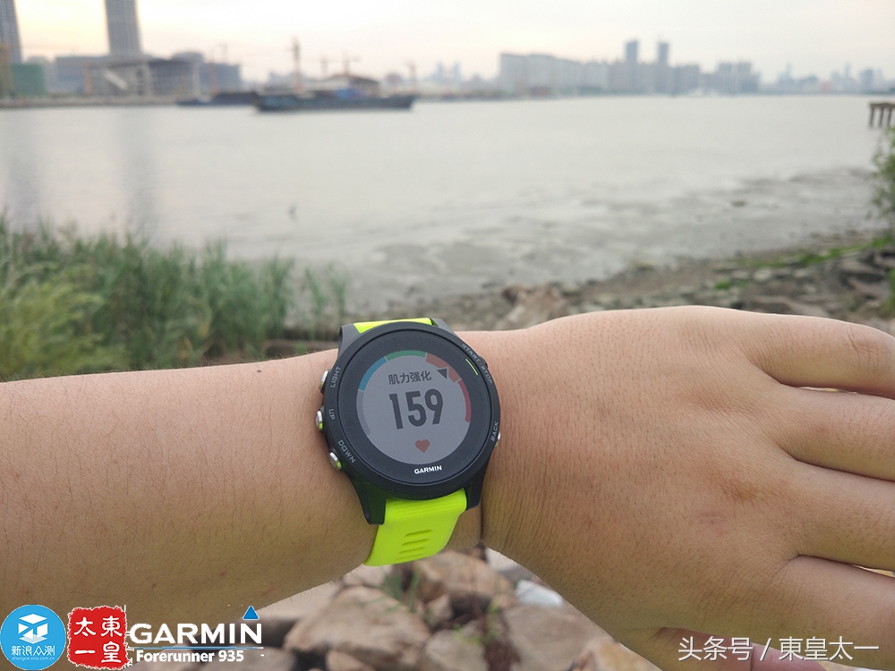 续航能力超长的运动手表,佳明935与watch4