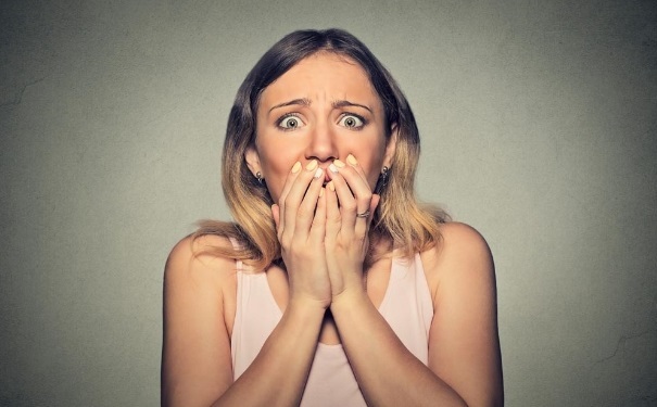 口干口臭口苦眼睛干涩老是放屁,口干口苦口臭是什么原因引起的