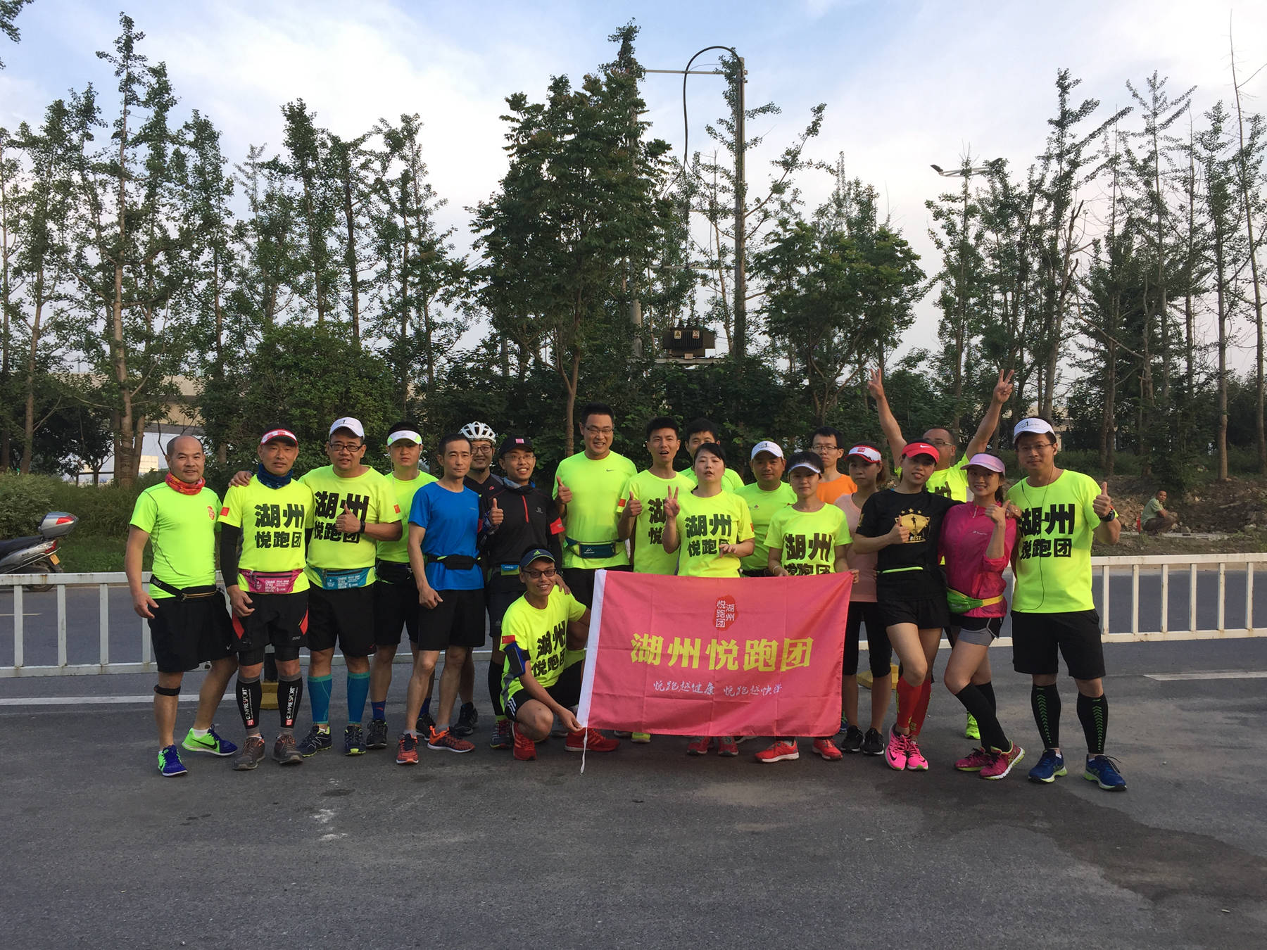 跟团要不要穿团服,抱团是不是要穿团服