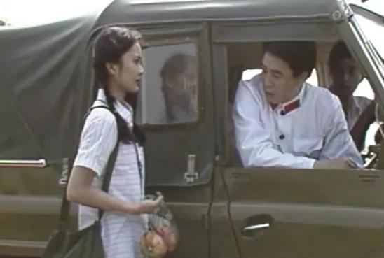 演《便衣警察》爆红,却息影经商巨亏,与齐秦传绯闻,今52岁仍单身