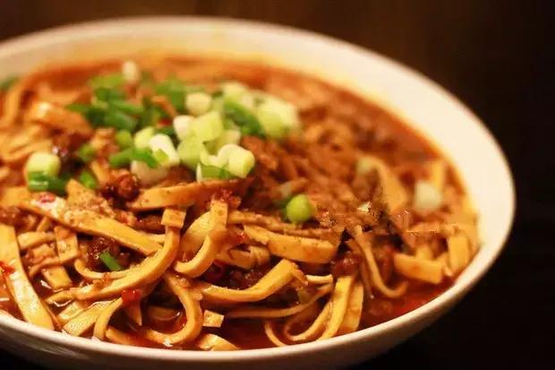 美味又好吃的香干子做法,家常美味西芹香干简单易做好下饭