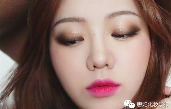 戚薇的妆容教程,戚薇湿发烟熏妆