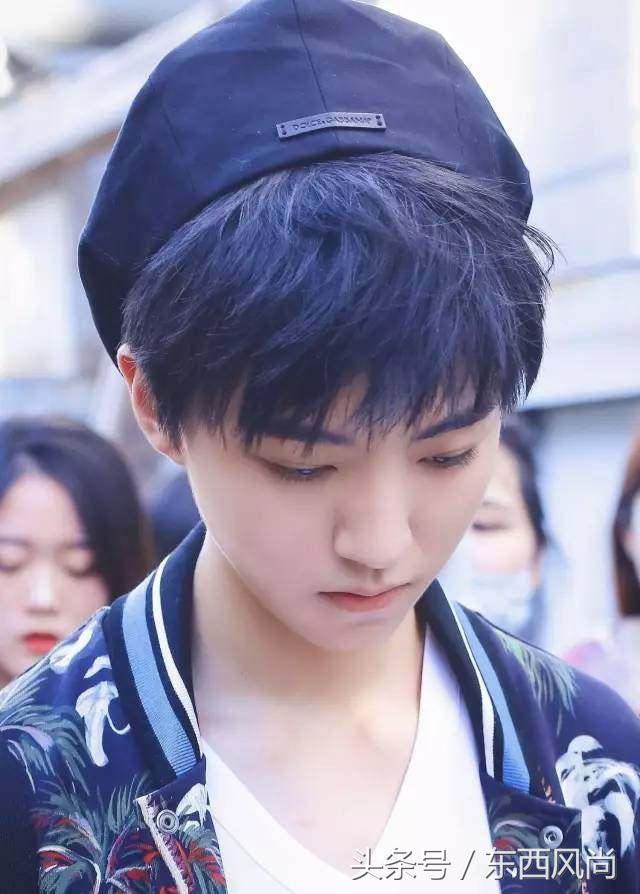 王俊凯综艺穿蓝衣服,王俊凯在综艺中的衣服