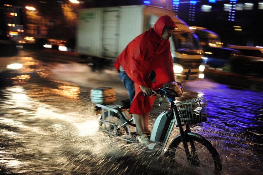 下雨天太旱了怎么办,下雨天暴雨注意什么