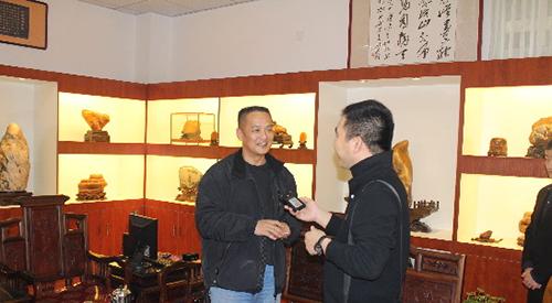 千万别卖石头给朋友，不然你会后悔的！