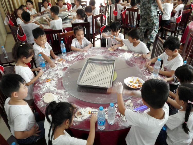 幼儿园毕业班夏令营活动,幼儿园大班毕业夏令营走进小学