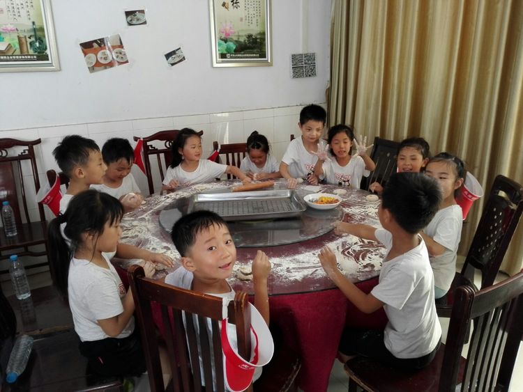 幼儿园毕业班夏令营活动,幼儿园大班毕业夏令营走进小学